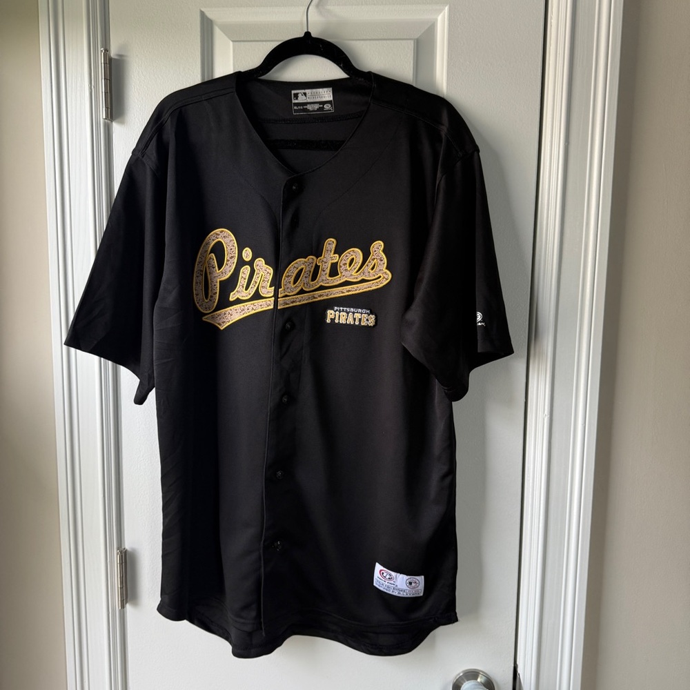 Genuine Merchandise Black and Gold Pirates Jersey XL